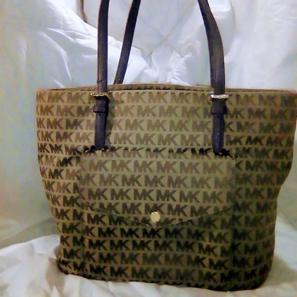 Michael Kors purse